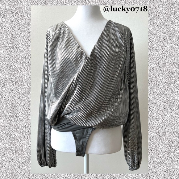 Lovers + Friends NWT Silver Metallic Jayda Bodysuit Sz S - Picture 2 of 9